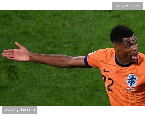 邓弗里斯表示腿部冰敷仅为预防球队正朝着正确方向前进 邓弗里斯表示腿部冰敷仅为预防球队正朝着正确方向前进